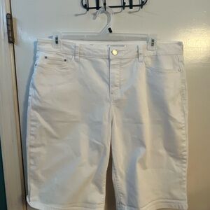 🤍LIKE NEW Croft & Barrow Stretch Premium Denim 18 Women's White Shorts 🤍
